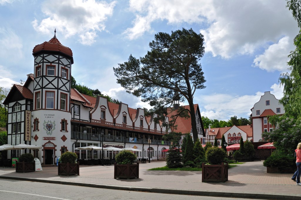 uploads/13_Swetlogorsk_eine_Strasse_in_der_Stadtmitte.jpg