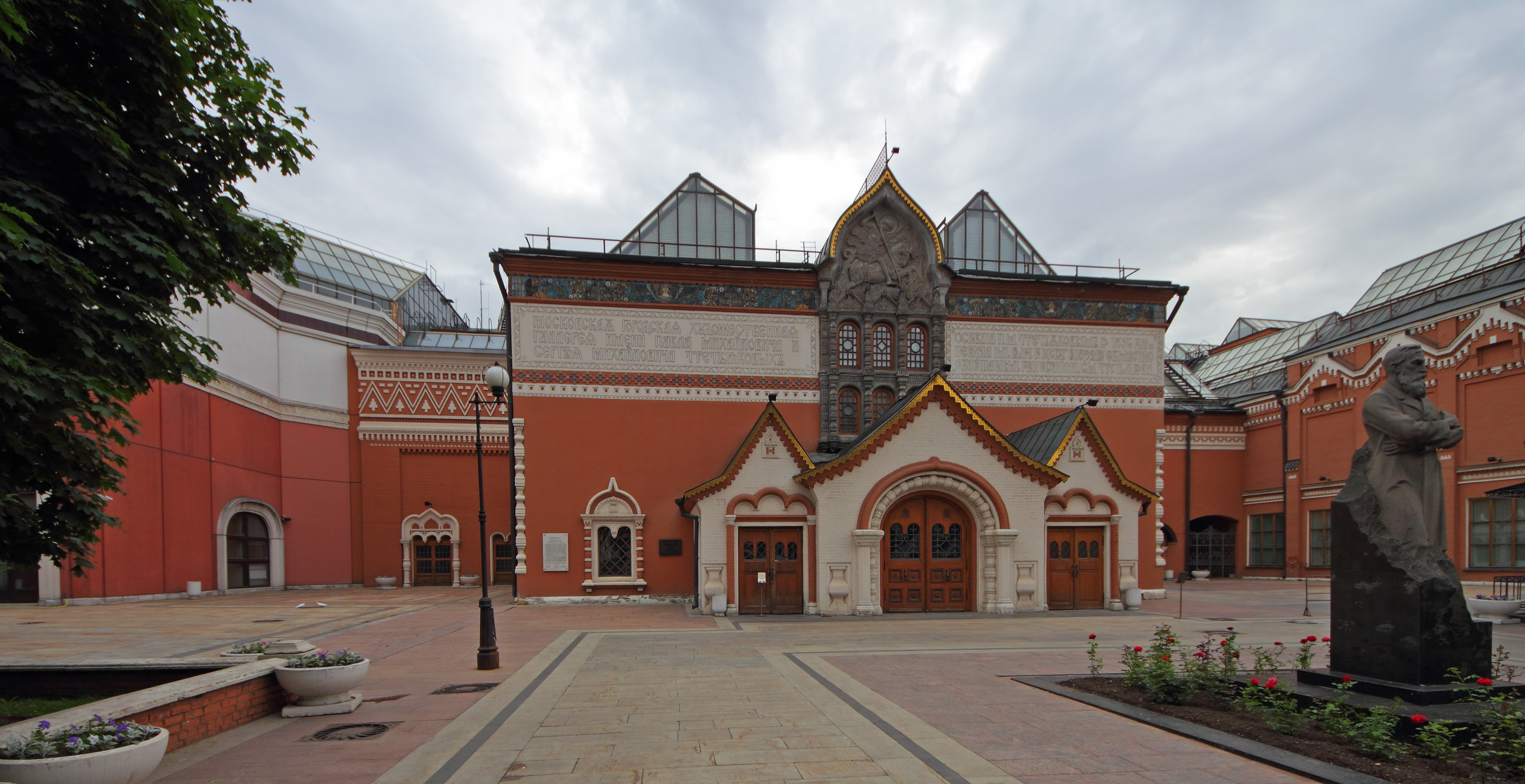 uploads/15_Hauptgebaude_der_Tretjakow-Galerie_RobAdfW.jpg