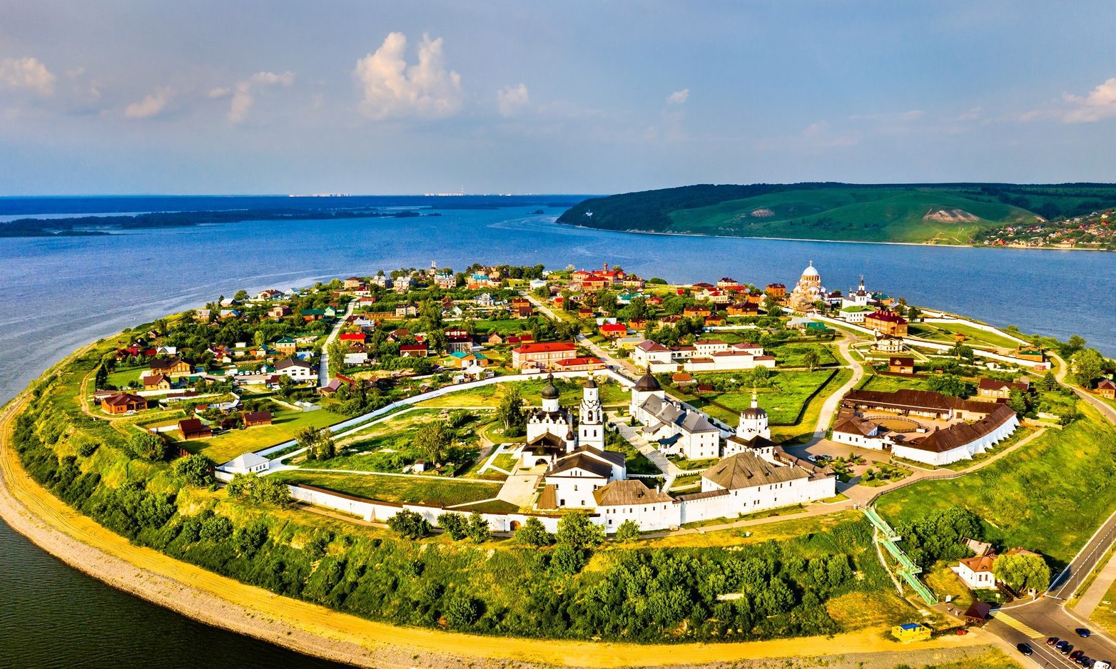 uploads/7_Swiyazhsk_Blick_auf_die_Inselstadt_von_oben.jpg