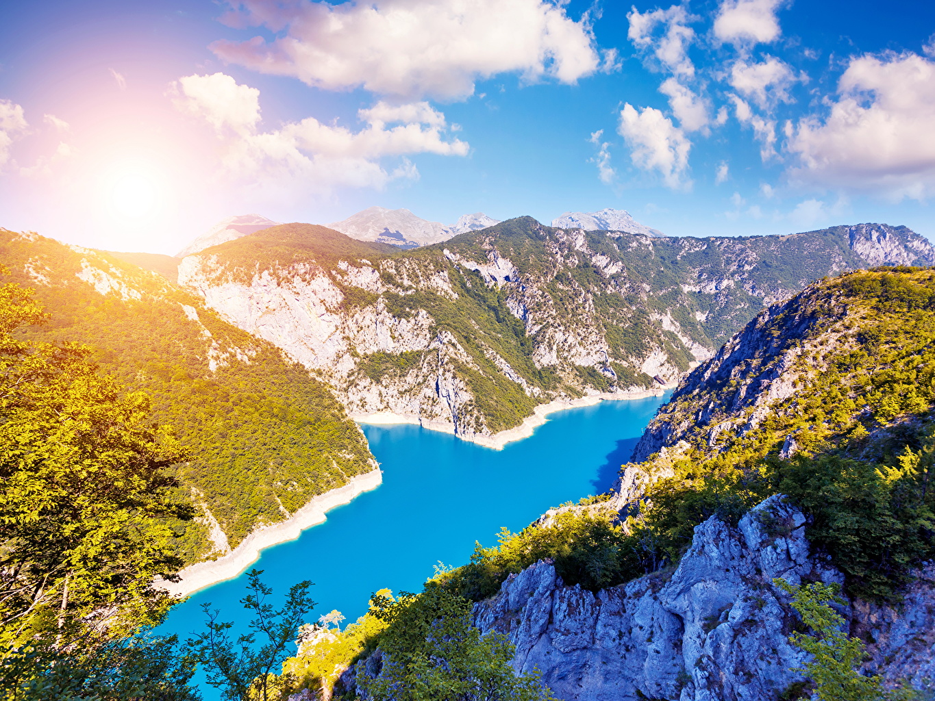 uploads/Montenegro_Lake_Piva_486157_Mz13VyD.jpg